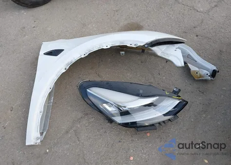 2022 Tesla Model Y Long Range Dual Motor All-Wheel Drive z USA, uszkodzony, nr VIN 7SAYGAEE5NF405257